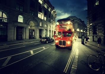 Vintage Londen spookbus en wandeltocht
